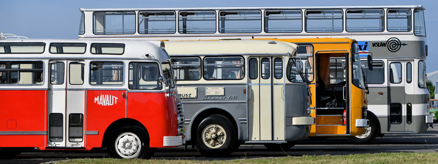 Ikarus buszok a hatvani Volánbusz retró napon